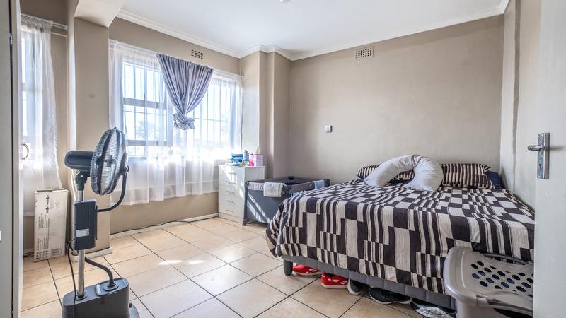 6 Bedroom Property for Sale in Kensington Western Cape